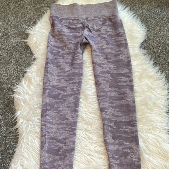 NWOT Women’s tummy control purple camouflage leggings One Size - Picture 4 of 5